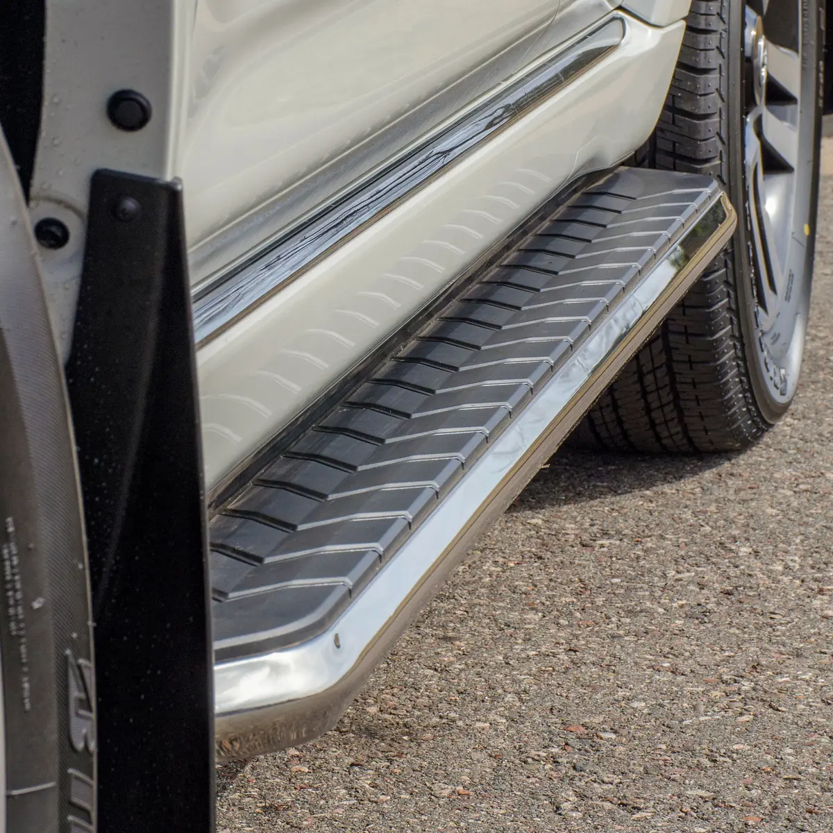 Aries 2051023 Aerotread 67-Inch Polished Stainless Steel Suv Running Boards, Select Jeep Renegade 1
